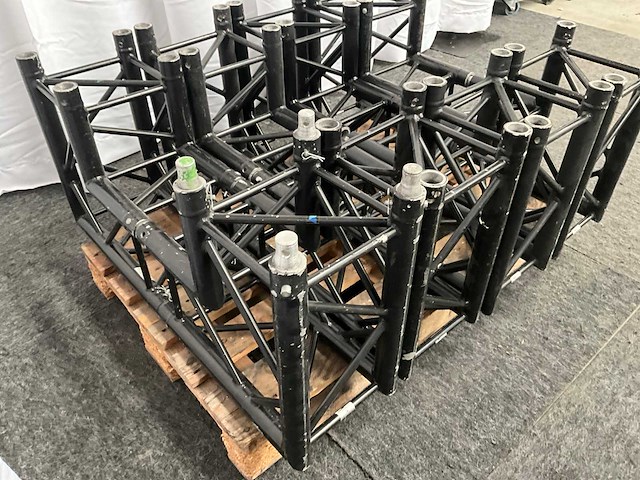 Protruss s30003 black aluminium trus 90 graden hoek (8x) - afbeelding 5 van  6