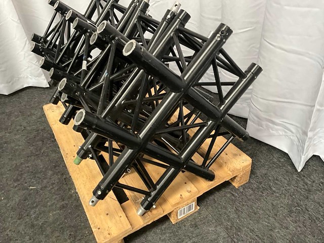Protruss s30016 black aluminium trus 4-hoek (4x) - afbeelding 1 van  5