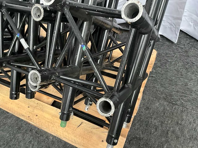 Protruss s30016 black aluminium trus 4-hoek (4x) - afbeelding 2 van  5