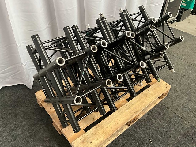 Protruss s30016 black aluminium trus 4-hoek (4x) - afbeelding 5 van  5