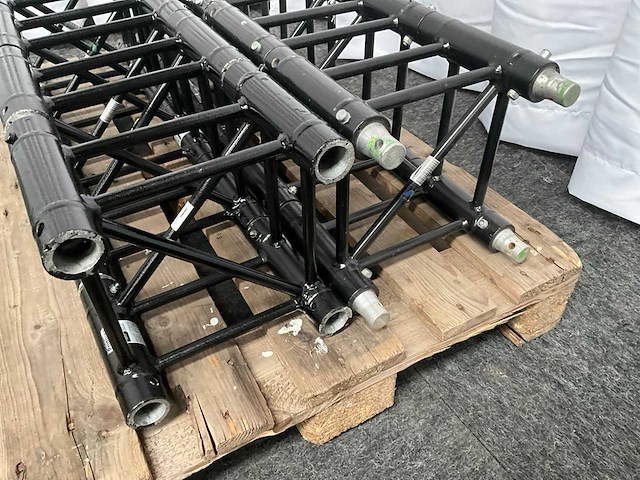 Protruss s30021 black aluminium truss (10x) - afbeelding 1 van  3