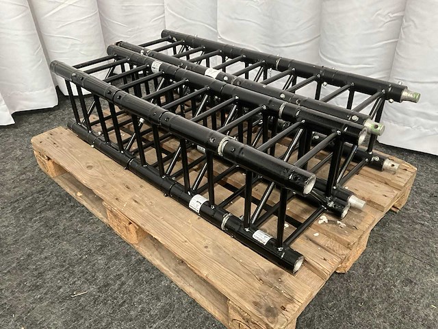 Protruss s30021 black aluminium truss (10x) - afbeelding 1 van  5