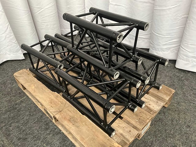 Protruss s30050 black aluminium truss (10x) - afbeelding 1 van  3