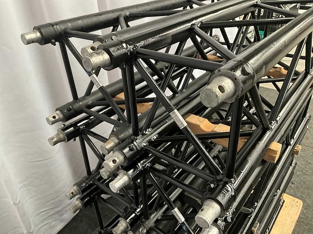 Protruss s30100 black aluminium truss (8x) - afbeelding 3 van  3