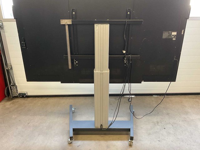 Prowise pro line ultra-hd 84” led multi-touchscreen op elektrische standaard - afbeelding 8 van  9