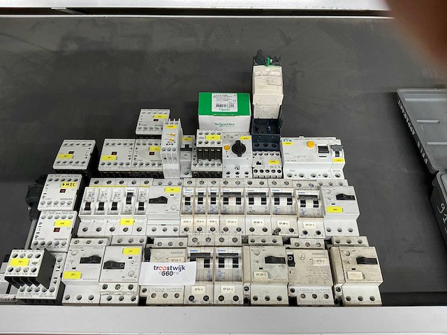 Prtij zekeringautomaten - afbeelding 1 van  3