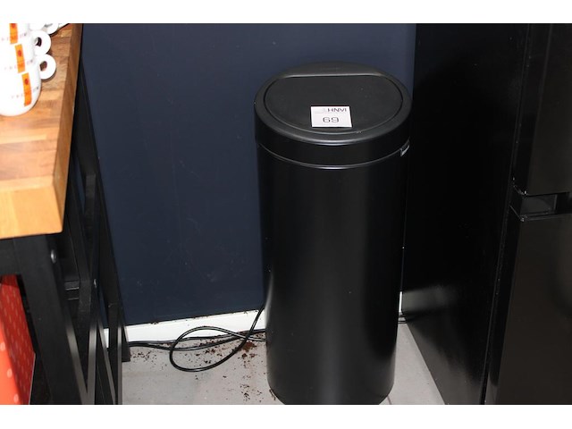 Prullenbak brabantia hoogte 70 cm. - afbeelding 1 van  2