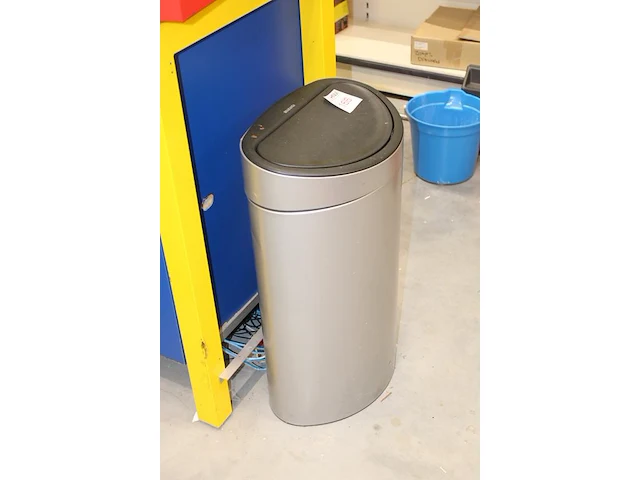 Prullenbak brabantia. hoogte 70 cm - afbeelding 2 van  2