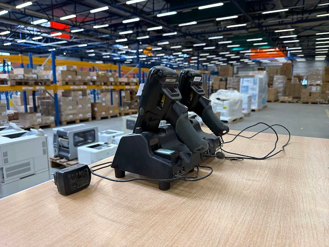 Psion teklogix workabout pro barcode-/magazijnscanner met dockingstations (2x) - afbeelding 2 van  2