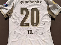 Psv-shirt gesigneerd door 22 spelers van het kampioensteam 2025-2026