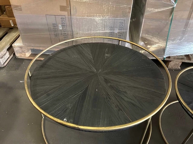 Ptmd carry black wood salontafel, rond, met gouden frame set van 2 - afbeelding 6 van  9