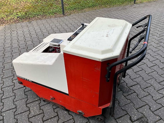 Pulimat sweeping 5001 sta zelfrijdende veegmachine - afbeelding 12 van  14