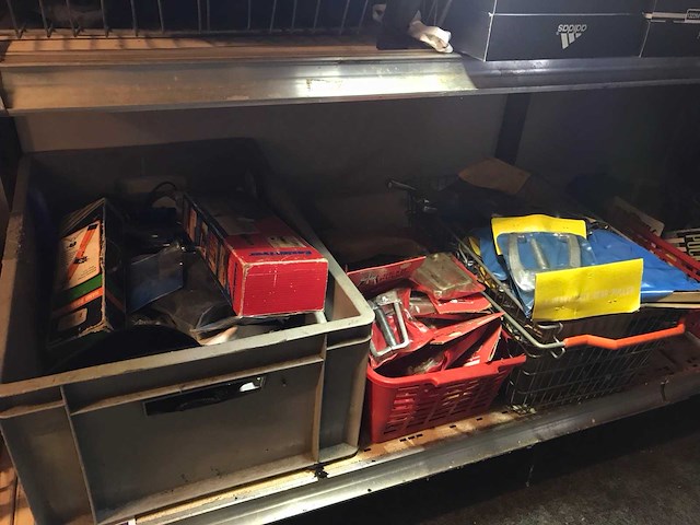 Pully trekkers en divers - afbeelding 1 van  4