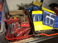 Pully trekkers en divers - afbeelding 4 van  4