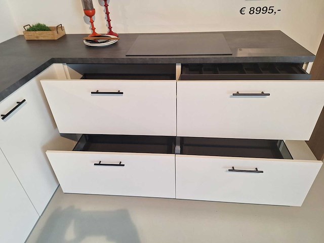 Punto - showroomkeuken met pelgrim apparatuur - afbeelding 3 van  19