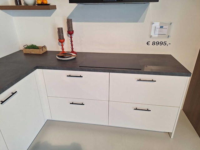 Punto - showroomkeuken met pelgrim apparatuur - afbeelding 14 van  19
