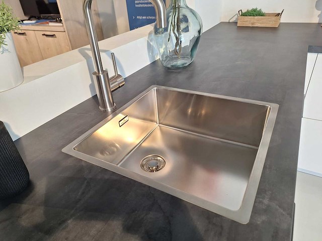 Punto - showroomkeuken met pelgrim apparatuur - afbeelding 17 van  19