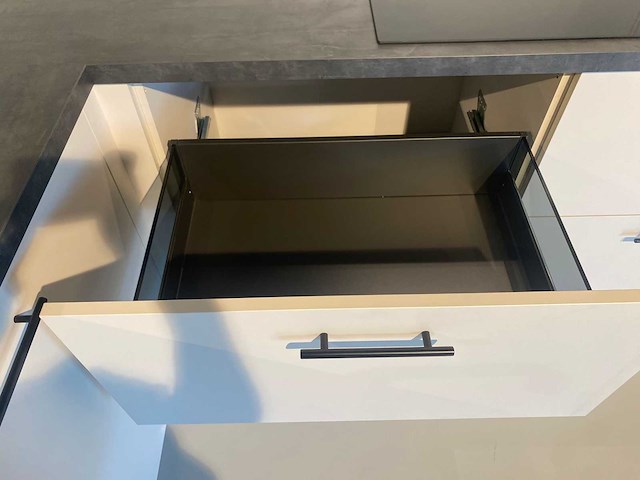 Punto - showroomkeuken met pelgrim apparatuur - afbeelding 6 van  18