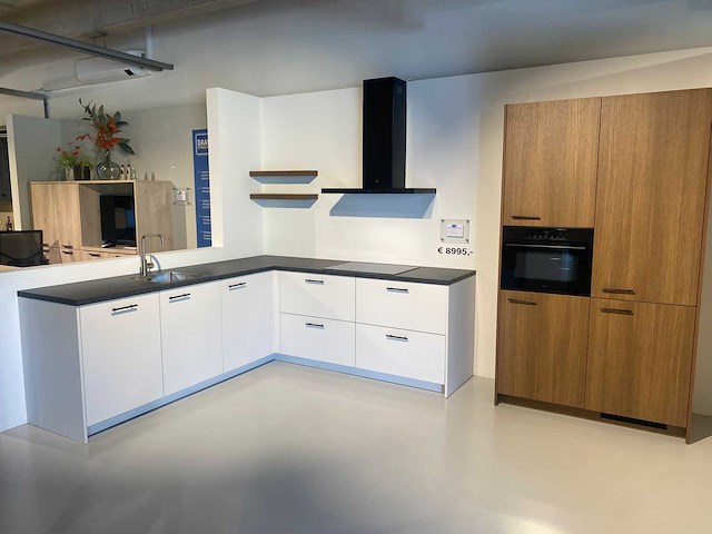 Punto - showroomkeuken met pelgrim apparatuur - afbeelding 1 van  18