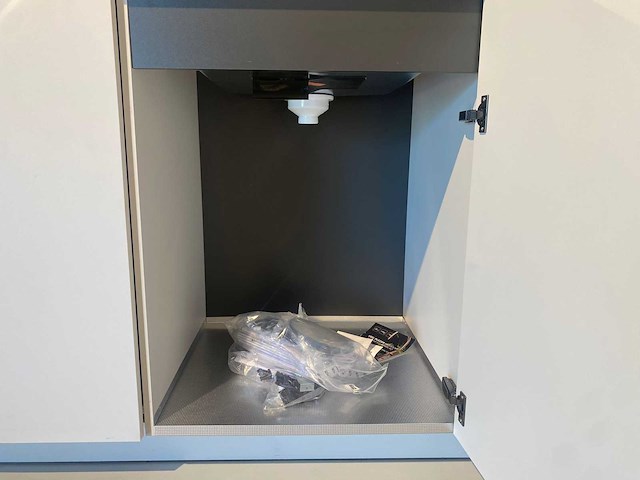 Punto - showroomkeuken met pelgrim apparatuur - afbeelding 16 van  18