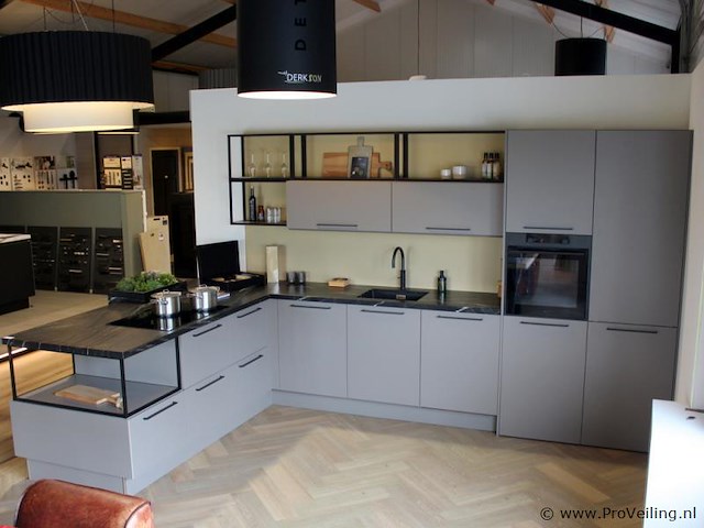 Punto cucina eilandkeuken met apparatenwand - afbeelding 1 van  45