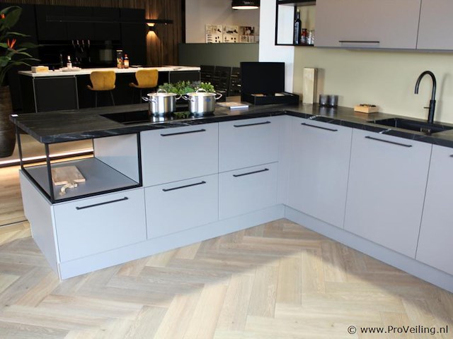 Punto cucina eilandkeuken met apparatenwand - afbeelding 34 van  45