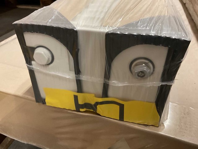 Purmo plint p fcv33 200x1400mm plintradiator - afbeelding 3 van  4