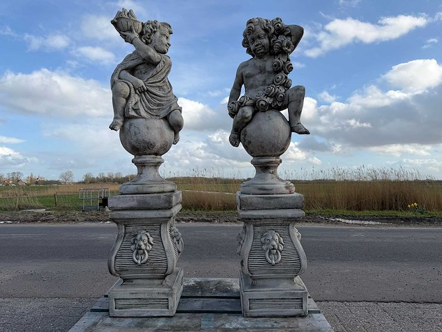 Putti op sokkel(2x) - afbeelding 1 van  6