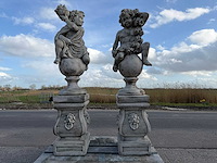 Putti op sokkel(2x) - afbeelding 1 van  6