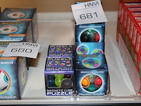 Puzzelkubus en ballen vijf stuks. - afbeelding 1 van  3