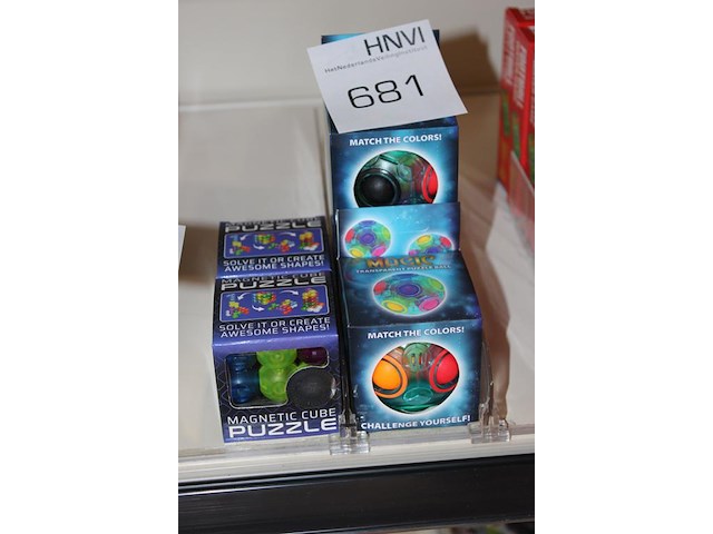Puzzelkubus en ballen vijf stuks. - afbeelding 2 van  3