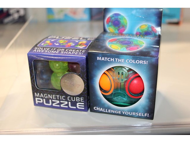 Puzzelkubus en ballen vijf stuks. - afbeelding 3 van  3