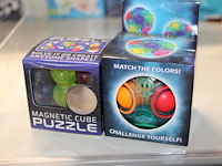Puzzelkubus en ballen vijf stuks. - afbeelding 3 van  3