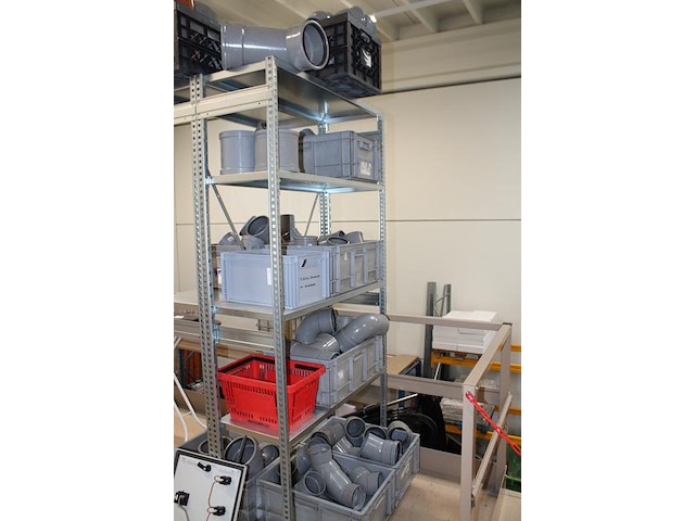 Pvc koppel stukken in diverse maten en uitvoeringen in twee stellingdelingen. - afbeelding 2 van  4