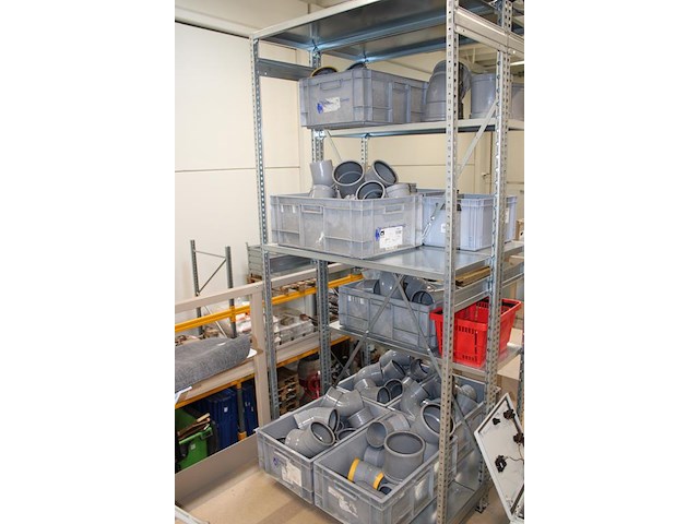 Pvc koppel stukken in diverse maten en uitvoeringen in twee stellingdelingen. - afbeelding 3 van  4