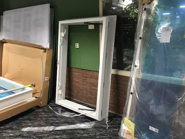 Pvc uitzetraam 1000 × 1600 mm - afbeelding 8 van  9