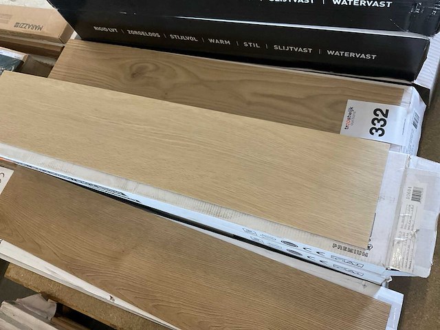 Pvc visgraatdelen ca. 9,5 m² - afbeelding 1 van  4