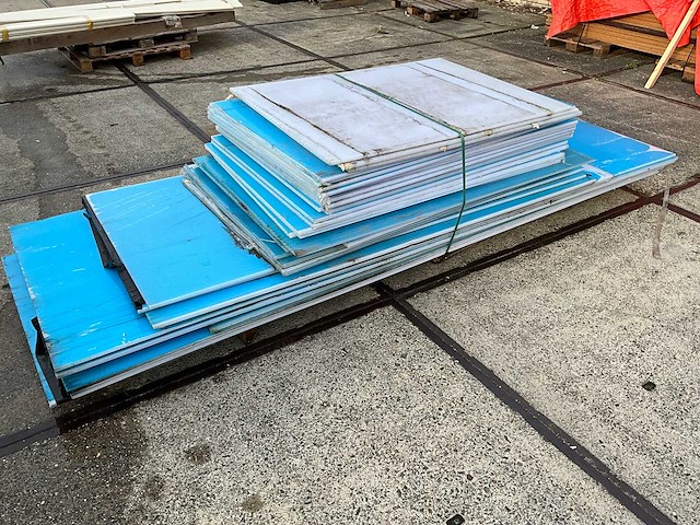 Pylocarbonaat sheets - roofing material (39x) - afbeelding 1 van  8