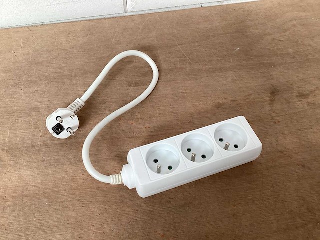 Q-link stekkerdoos 3 voudig, met penaarde (110x) - afbeelding 1 van  5