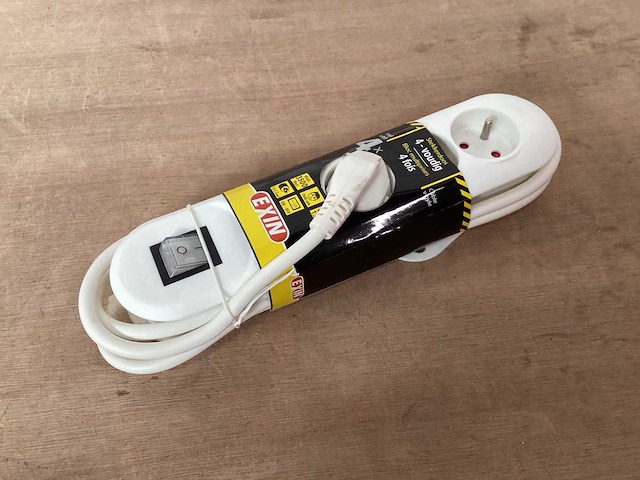 Q-link stekkerdoos 4 voudig, met schakelaar (19x) - afbeelding 1 van  3