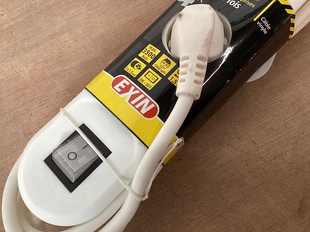 Q-link stekkerdoos 4 voudig, met schakelaar (19x) - afbeelding 2 van  3