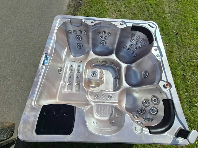 Q spa 6 persoons jacuzzi en buitenspa - afbeelding 10 van  20