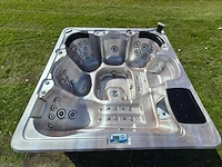 Q spa 6 persoons jacuzzi en buitenspa