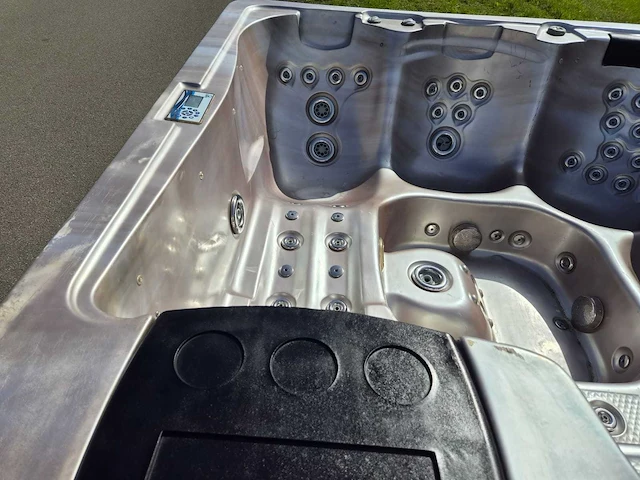 Q spa 6 persoons jacuzzi en buitenspa - afbeelding 16 van  20