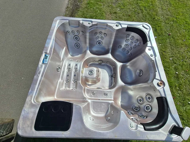 Q spa 6 persoons jacuzzi en buitenspa - afbeelding 2 van  20