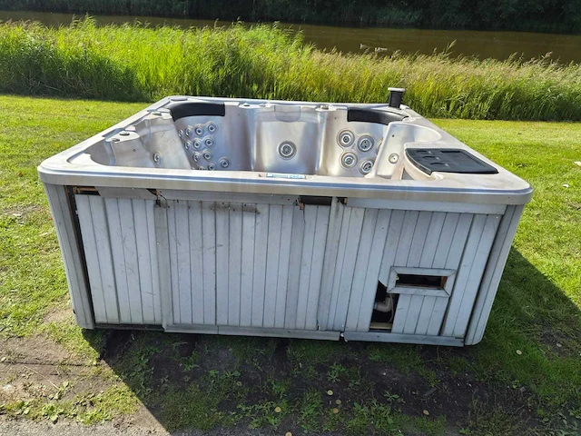 Q spa 6 persoons jacuzzi en buitenspa - afbeelding 12 van  20