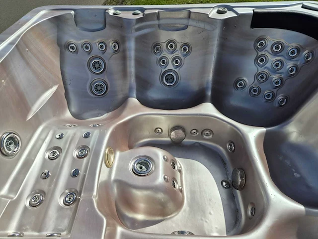 Q spa 6 persoons jacuzzi en buitenspa - afbeelding 18 van  18