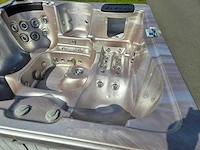 Q spa 6 persoons jacuzzi en buitenspa - afbeelding 16 van  18