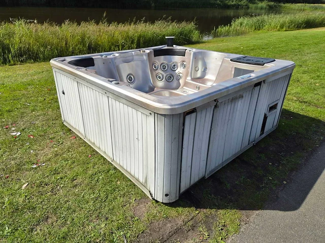 Q spa 6 persoons jacuzzi en buitenspa - afbeelding 17 van  18