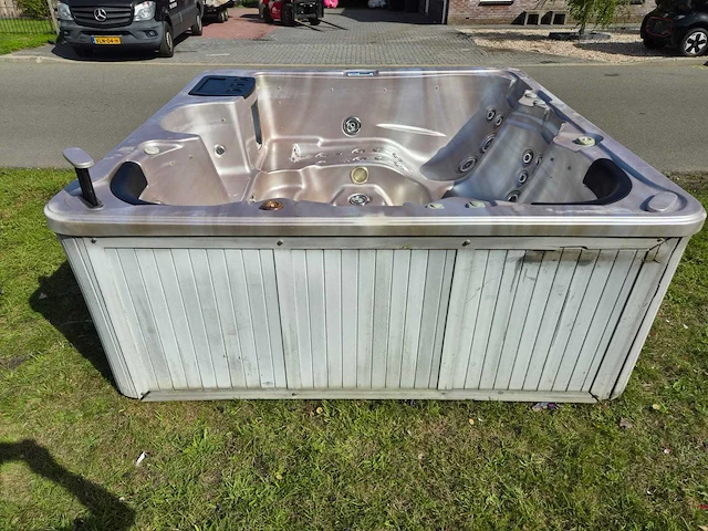 Q spa 6 persoons jacuzzi en buitenspa - afbeelding 11 van  20
